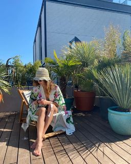 Julia Wieniawa-Narkiewicz feet photo thumbnail