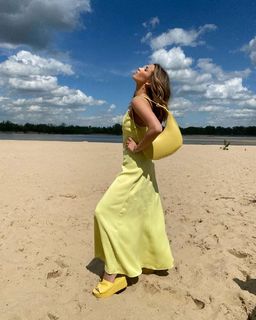 Julia Wieniawa-Narkiewicz feet photo thumbnail