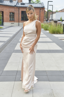 Julia Wieniawa-Narkiewicz feet photo thumbnail