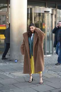 Julia Wieniawa-Narkiewicz feet photo thumbnail