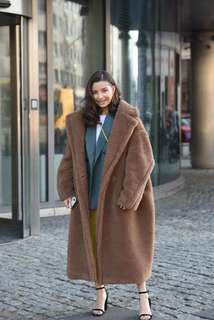 Julia Wieniawa-Narkiewicz feet photo thumbnail