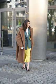 Julia Wieniawa-Narkiewicz feet photo thumbnail