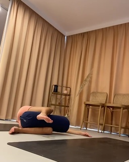 Julia Wieniawa-Narkiewicz feet photo thumbnail