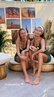 Julia Wieniawa-Narkiewicz feet photo thumbnail