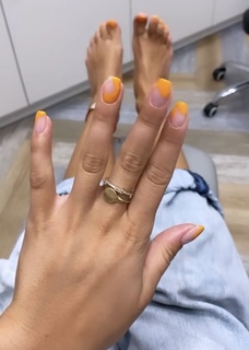 Julia Wieniawa-Narkiewicz feet photo thumbnail