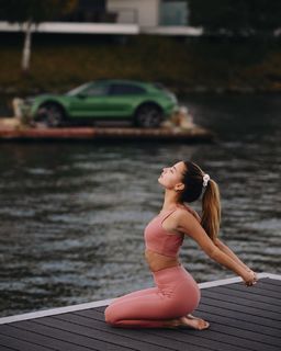 Julia Wieniawa-Narkiewicz feet photo thumbnail