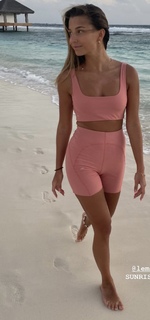 Julia Wieniawa-Narkiewicz feet photo thumbnail