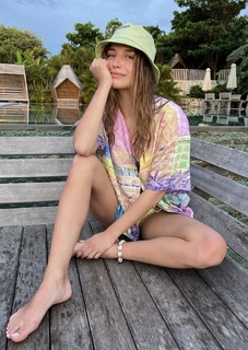 Julia Wieniawa-Narkiewicz feet photo thumbnail