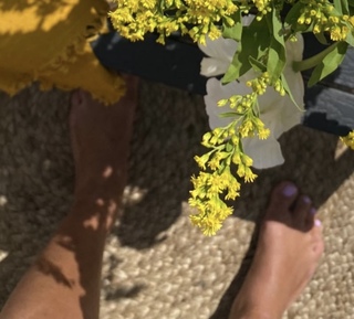 Julia Wieniawa-Narkiewicz feet photo thumbnail