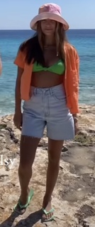 Julia Wieniawa-Narkiewicz feet photo thumbnail