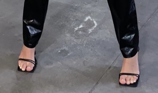 Julia Wieniawa-Narkiewicz feet photo thumbnail