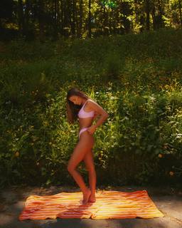 Julia Wieniawa-Narkiewicz feet photo thumbnail