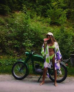 Julia Wieniawa-Narkiewicz feet photo thumbnail