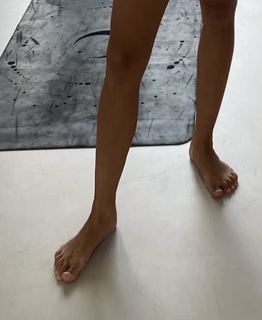 Julia Wieniawa-Narkiewicz feet photo thumbnail