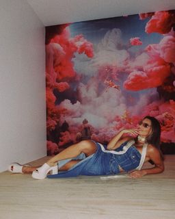 Julia Wieniawa-Narkiewicz feet photo thumbnail