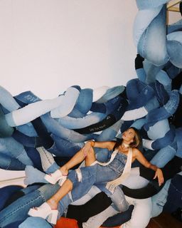 Julia Wieniawa-Narkiewicz feet photo thumbnail