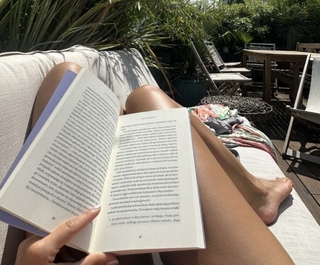 Julia Wieniawa-Narkiewicz feet photo thumbnail