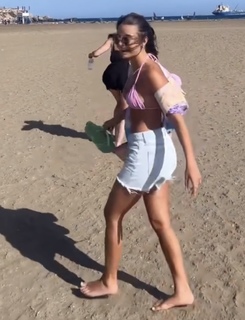 Julia Wieniawa-Narkiewicz feet photo thumbnail