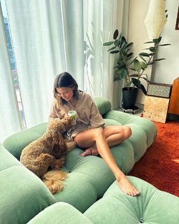 Julia Wieniawa-Narkiewicz feet photo thumbnail