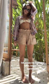 Julia Wieniawa-Narkiewicz feet photo thumbnail