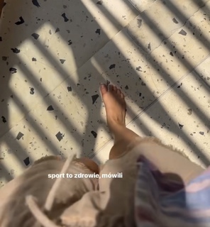 Julia Wieniawa-Narkiewicz feet photo thumbnail