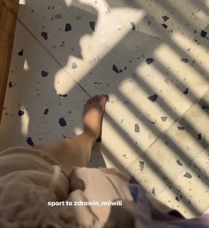 Julia Wieniawa-Narkiewicz feet photo thumbnail