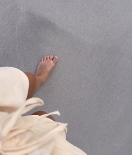 Julia Wieniawa-Narkiewicz feet photo thumbnail