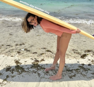 Julia Wieniawa-Narkiewicz feet photo thumbnail