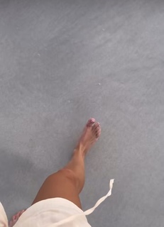 Julia Wieniawa-Narkiewicz feet photo thumbnail