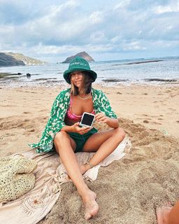 Julia Wieniawa-Narkiewicz feet photo thumbnail