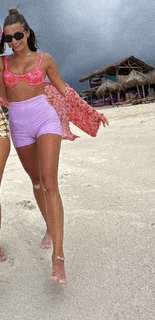 Julia Wieniawa-Narkiewicz feet photo thumbnail