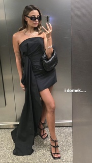 Julia Wieniawa-Narkiewicz feet photo thumbnail