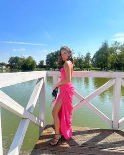 Julia Wieniawa-Narkiewicz feet photo thumbnail