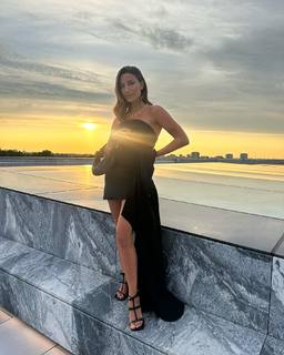 Julia Wieniawa-Narkiewicz feet photo thumbnail