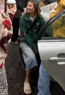 Julia Wieniawa-Narkiewicz feet photo thumbnail