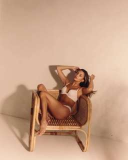 Julia Wieniawa-Narkiewicz feet photo thumbnail