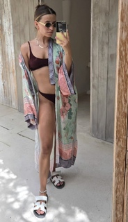 Julia Wieniawa-Narkiewicz feet photo thumbnail