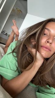 Julia Wieniawa-Narkiewicz feet photo thumbnail