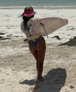 Julia Wieniawa-Narkiewicz feet photo thumbnail