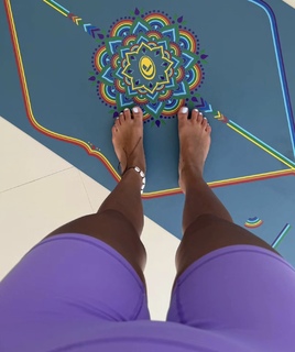 Julia Wieniawa-Narkiewicz feet photo thumbnail