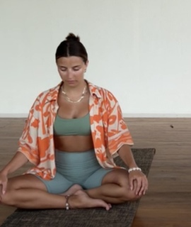 Julia Wieniawa-Narkiewicz feet photo thumbnail