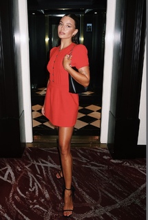 Julia Wieniawa-Narkiewicz feet photo thumbnail