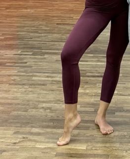 Julia Wieniawa-Narkiewicz feet photo thumbnail