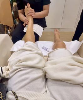 Julia Wieniawa-Narkiewicz feet photo thumbnail