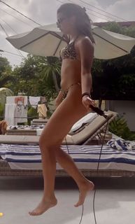 Julia Wieniawa-Narkiewicz feet photo thumbnail