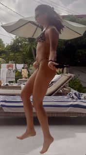 Julia Wieniawa-Narkiewicz feet photo thumbnail