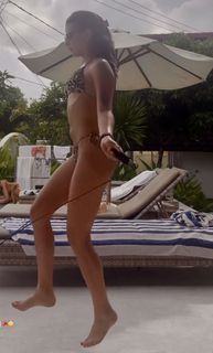 Julia Wieniawa-Narkiewicz feet photo thumbnail