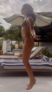 Julia Wieniawa-Narkiewicz feet photo thumbnail