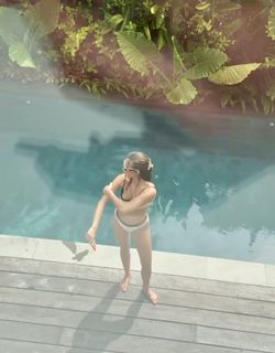 Julia Wieniawa-Narkiewicz feet photo thumbnail