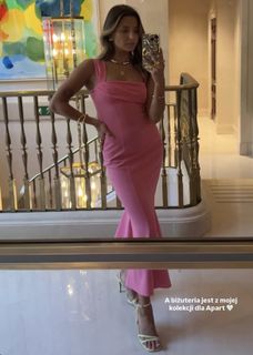 Julia Wieniawa-Narkiewicz feet photo thumbnail